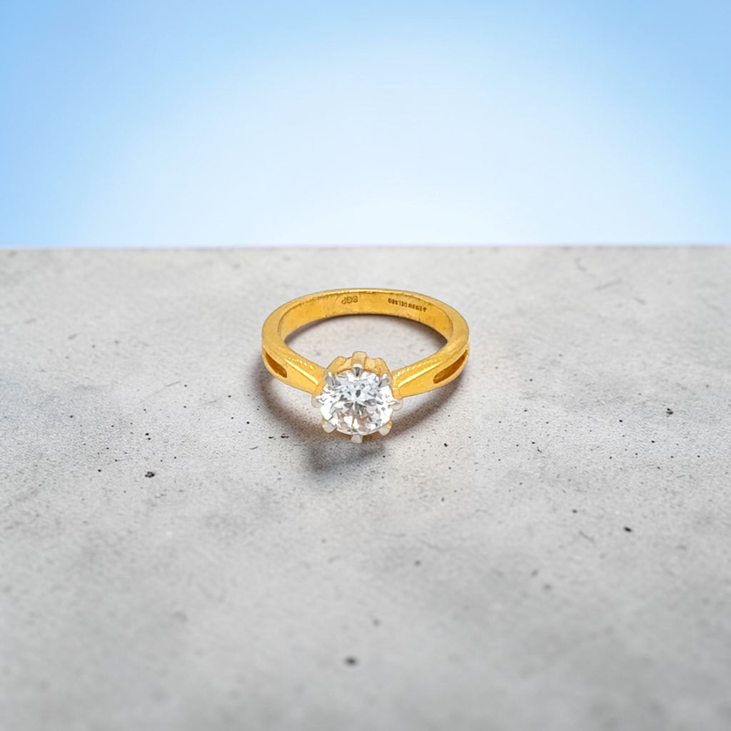 Classic Yellow Gold with Round Brilliant Stone