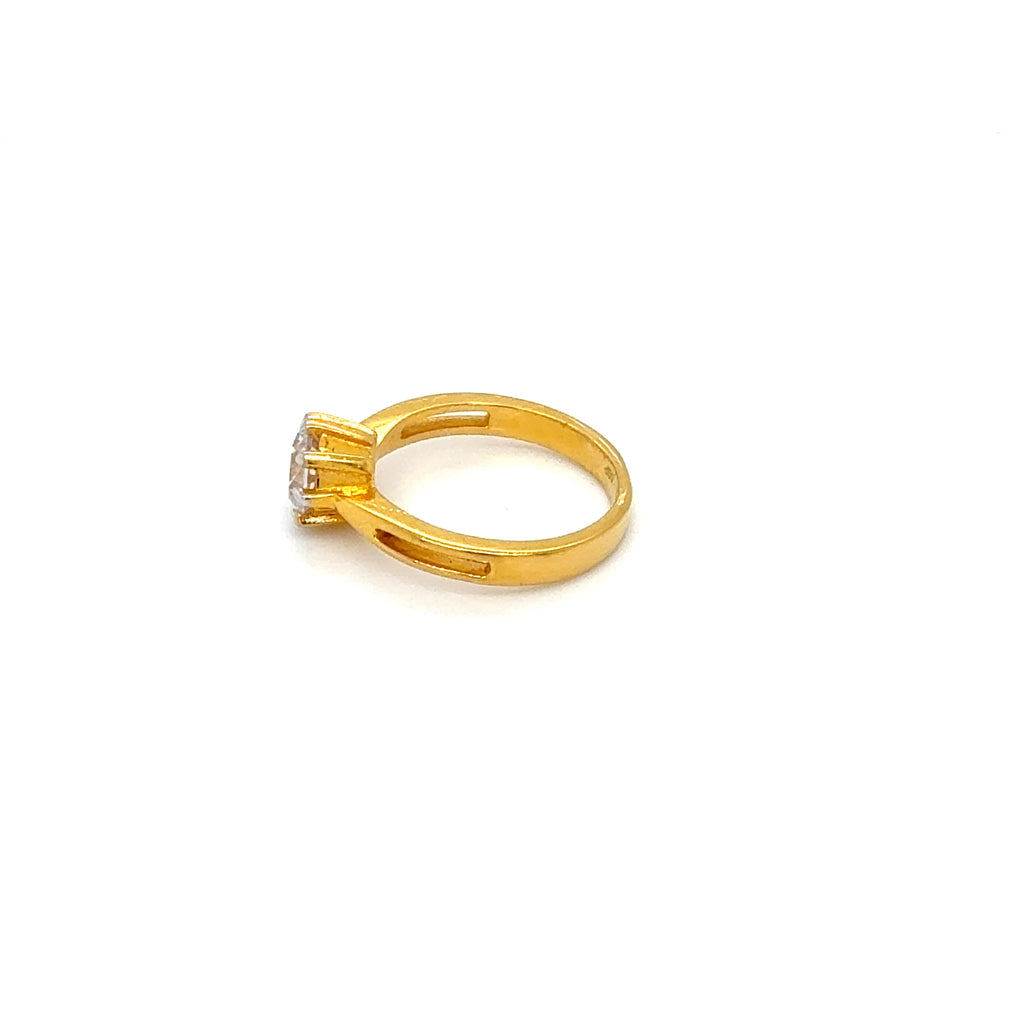 Classic Yellow Gold with Round Brilliant Stone