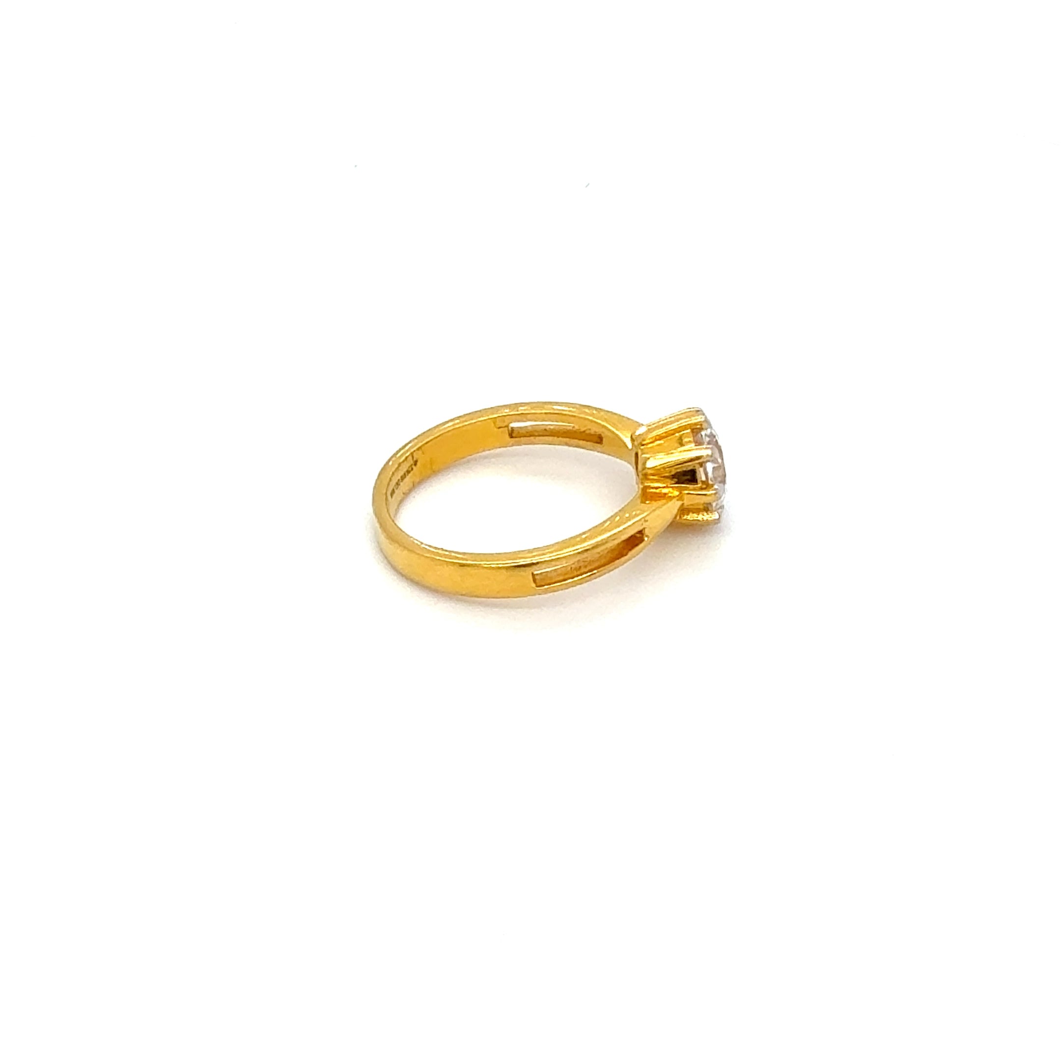 Classic Yellow Gold with Round Brilliant Stone