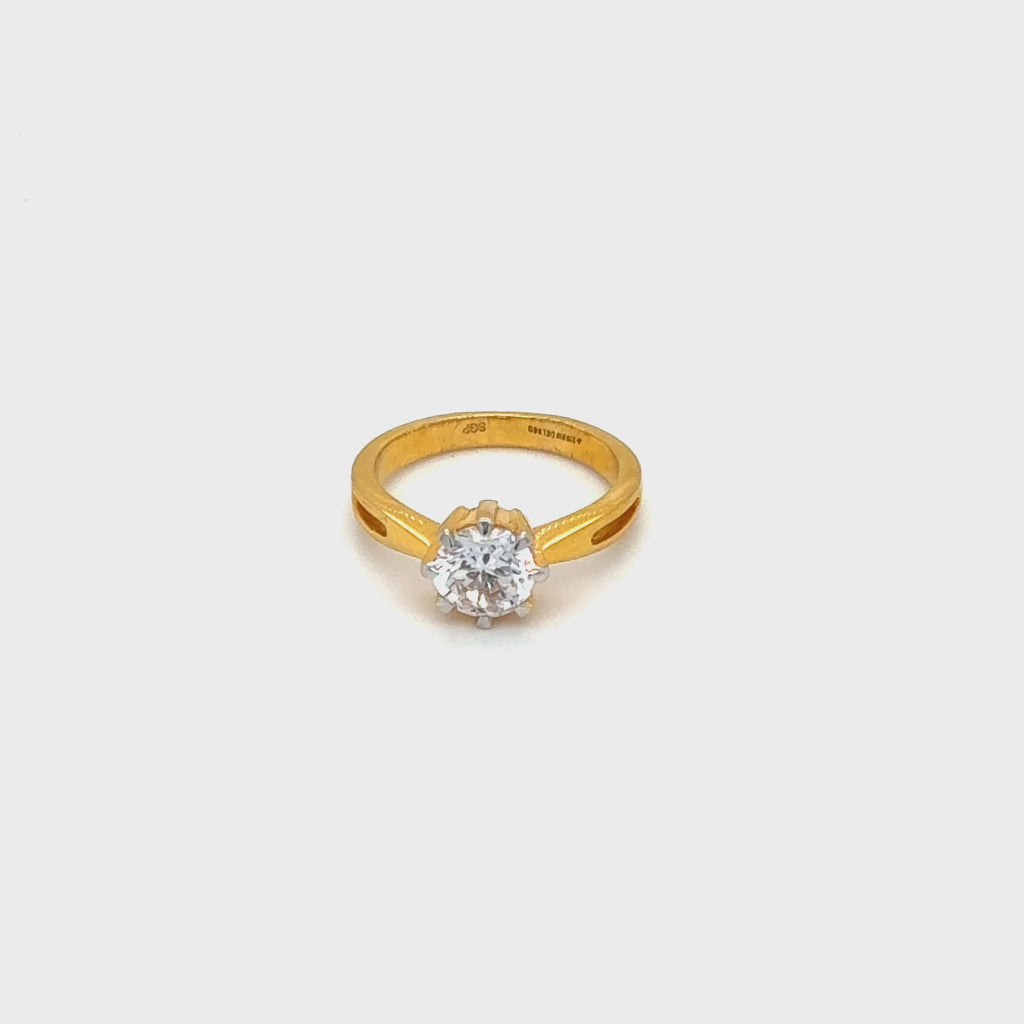 Classic Yellow Gold with Round Brilliant Stone